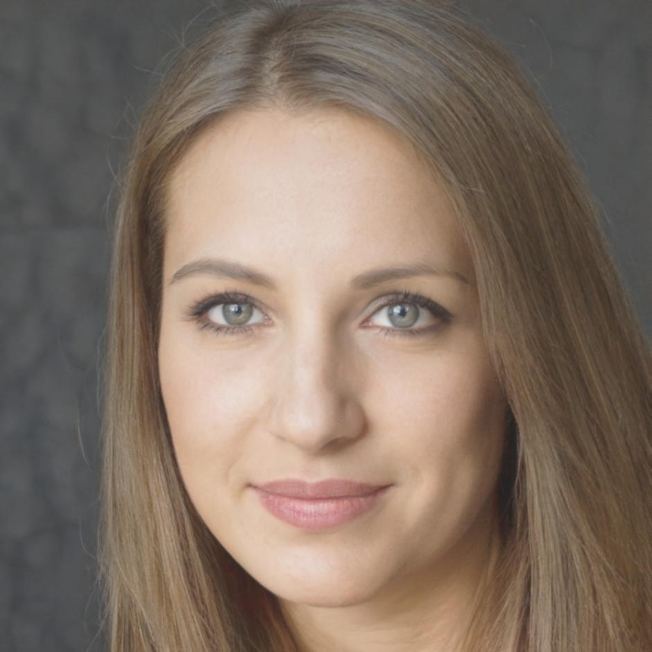 Portrait d'Amélie Rousseau, experte en publicité digitale